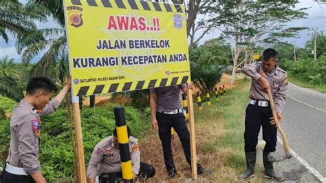 Jelang Nataru Polres Nagan Raya Pasang Baliho Cegah Kecelakaan Lalu Lintas