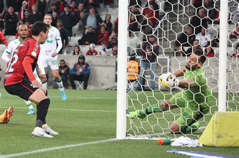 Athletico Ganha Gol De Presente Mas Leva Outro Gol De Bicicleta E