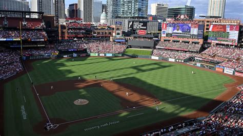 Former Cardinals Superstar To Join Broadcast Booth For Postseason