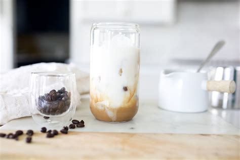 Easy 5-Minute Iced Mocha Latte Recipe - BIT OF CREAM