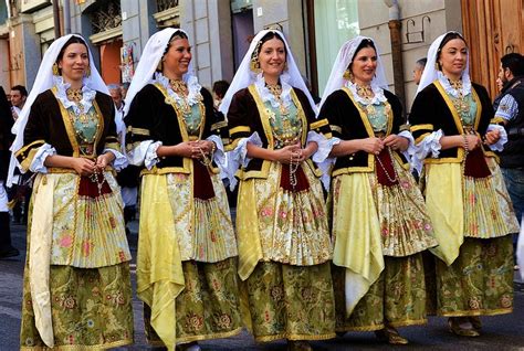 Festa Di Sant Efisio 356 Edizione Traditional Outfits Beautiful