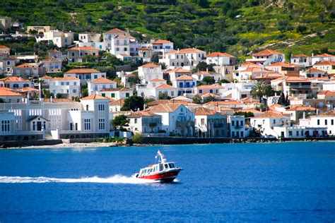 5 Reasons why families LOVE Spetses so much | Kids Love Greece