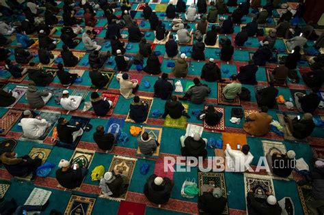 BANYAK MASJID DI INGGRIS LARANG PEREMPUAN SHOLAT DI MASJID - Jakarta ...