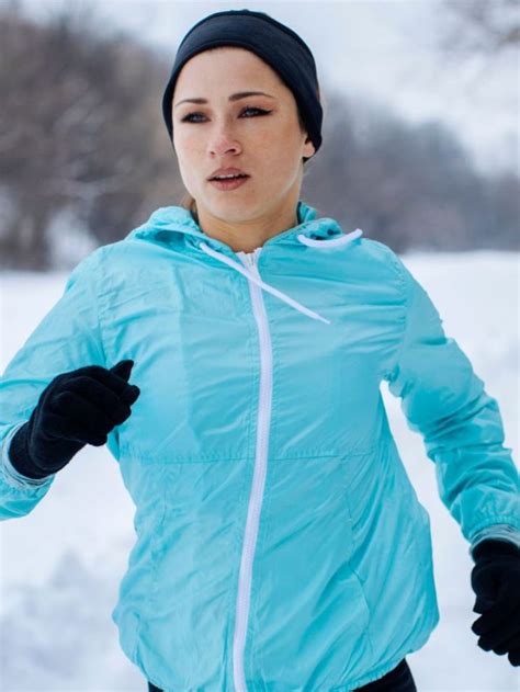 8 Top Sports Outfit For Winter Workout - Tradeindia