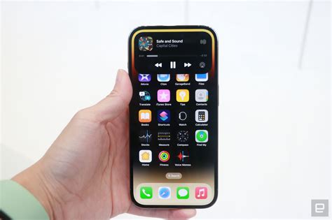 iPhone 14 Pro hands-on: Don't call it a notch | Engadget