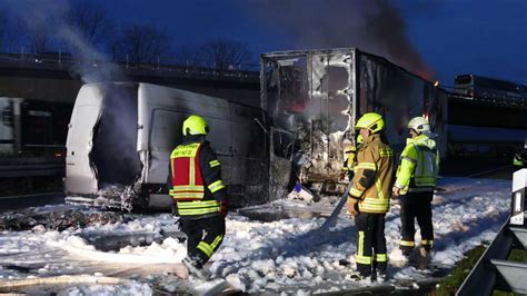 Schwerer Unfall Auf Der A61 Sprinter Geht In Flammen Auf