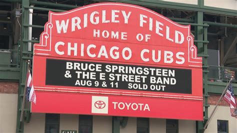 Chicago Cubs: History of Wrigley Field's 'W' flag - oggsync.com