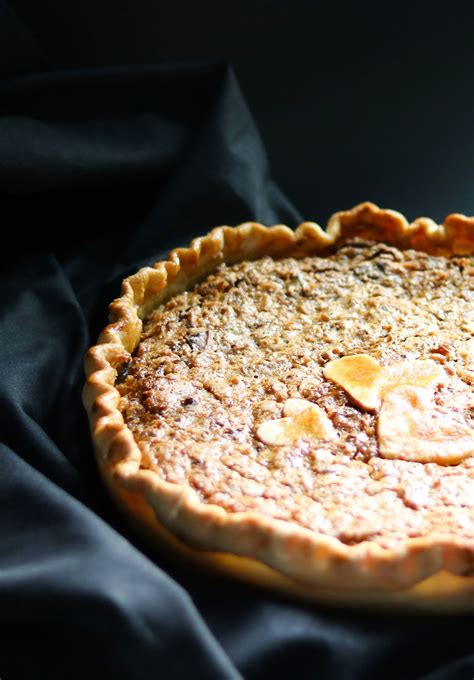 Tarte au sirop dérable et aux noix de Grenoble Sparks and Bloom