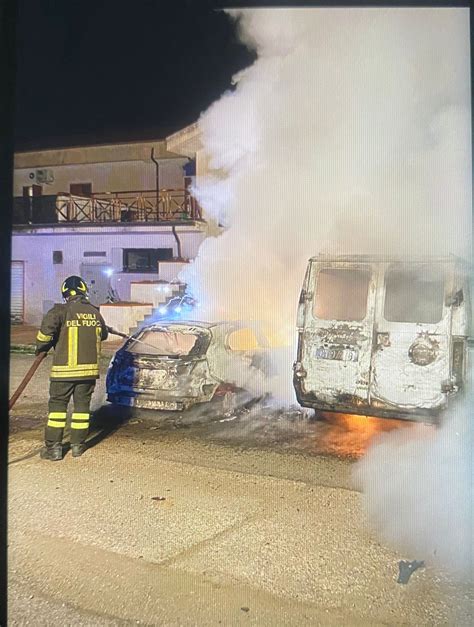 Corigliano Rossano Torna A Colpire L Anonima Incendi Tre Mezzi