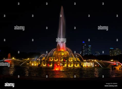 Buckingham Fountain Night Stock Photo - Alamy