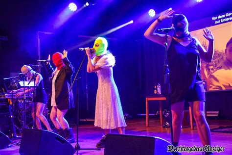 Pussy Riot Im Bergener Festsaal Berchtesgaden Nachrichten Berchtesgadener Anzeiger De