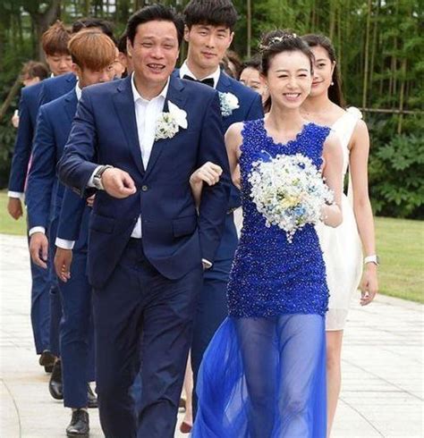 人生赢家范志毅：三次婚姻，两个女儿均非中国籍，娶小17岁娇妻 搜狐体育