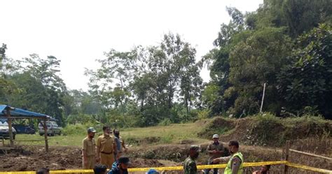 Gali Tanah Untuk Kolam Pemancingan Warga Brumbung Temukan Jejak