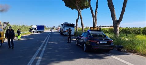 Scontro Tra Camion Cisterna E Furgone Sulla Pontina Ferito Un 49enne