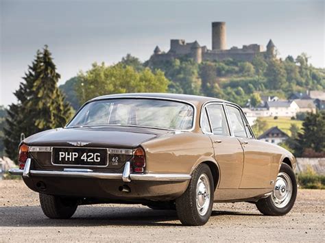 Jaguar Xj6 A Symbol Of Jaguar Excellence And Heritage