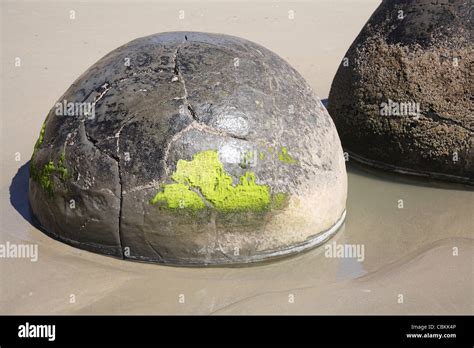 Moeraki Boulders, Koekohe Beach, New Zealand Stock Photo - Alamy