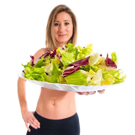 Mujer Deporte Sosteniendo Una Ensalada Foto Premium