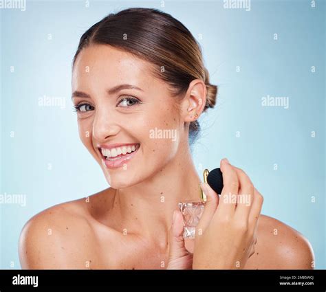 Perfume model hi-res stock photography and images - Alamy