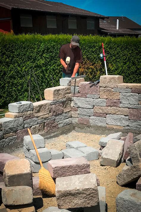 Burgruine In Berom Nster Garten La Verde Ag Gunzwil