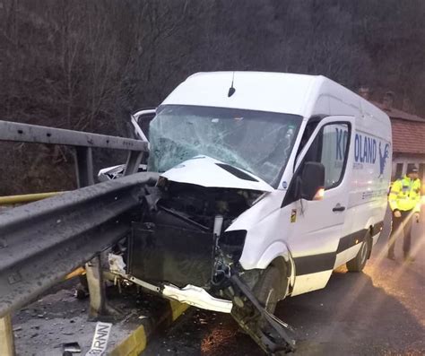 Accident La Intrare Pe Valea Oltului Un Ofer Beat A Intrat Ntr Un