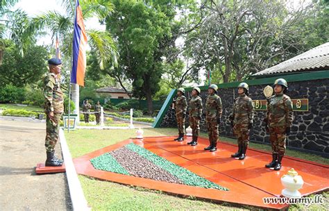 Colonel Commandant Of SLAWC Marks Official Visit To 2 V SLAWC Sri