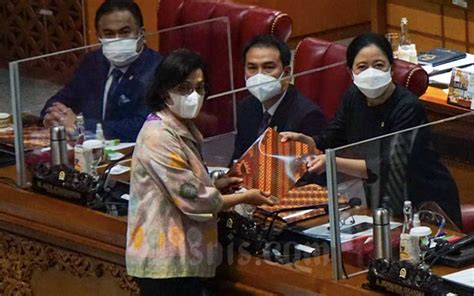 Menteri Keuangan Sri Mulyani Bacakan Tanggapan Pemerintah Terhadap