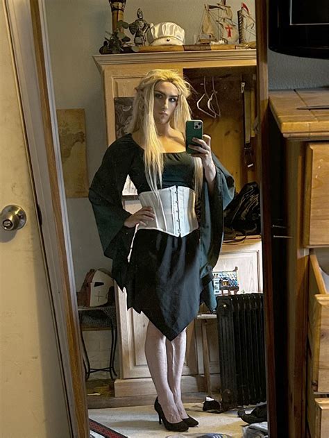 Who Needs An Elf Princess To Be Their Date To The Ren Fair 🧝🏻‍♀️💞😘