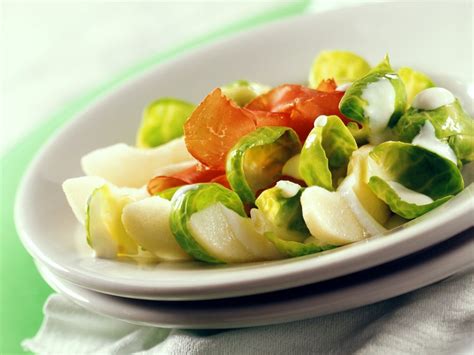 Rosenkohl Birnen Salat Mit Edelschinken Rezept EAT SMARTER