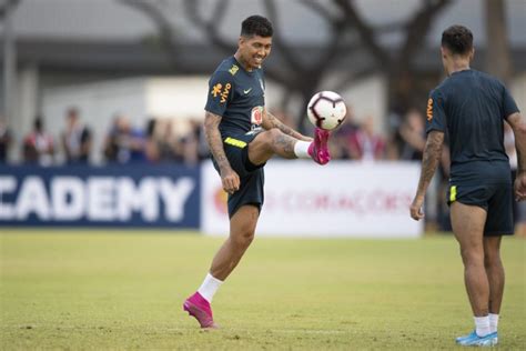 En Images Le Brésil a effectué sa première séance d entrainement à