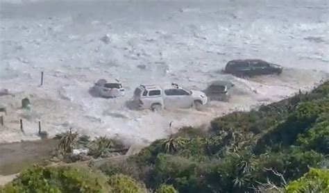 Cronaca Meteo Mareggiata Eccezionale In Sud Africa Si Infrangono Onde