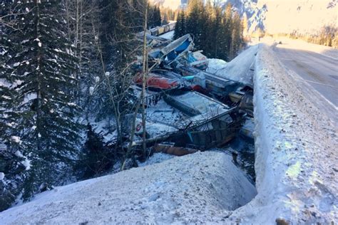 3 Cp Railway Employees From Calgary Killed In Major Train Derailment