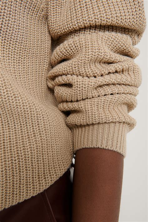 Round Neck Knitted Sweater Beige Na