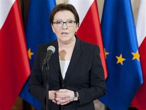 Ewa Kopacz znowu czeka na pociąg I krytykuje Szydło Rozrywka Wprost