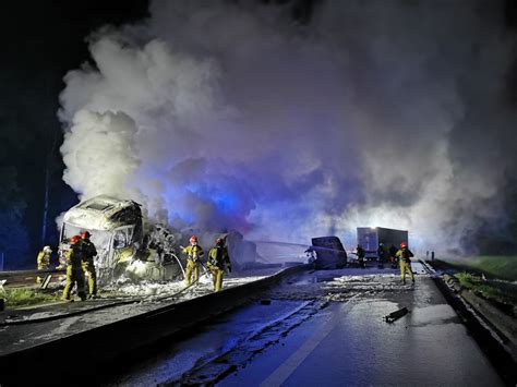 Śmiertelny wypadek na autostradzie A4 Czołowe zderzenie dwóch tirów