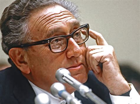 Henry Kissinger Ministr Zahrani V Krizi Let Zem El Ve V Ku Let