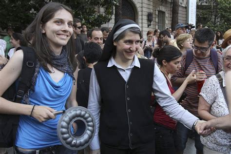 Inhabilitada La Monja Teresa Forcades Por Defender El Clorito De Sodio