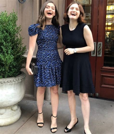 Hot Sexy Emily Robinson Bikini Pics