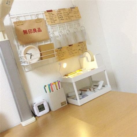 cute  cozy bathroom shelf decor