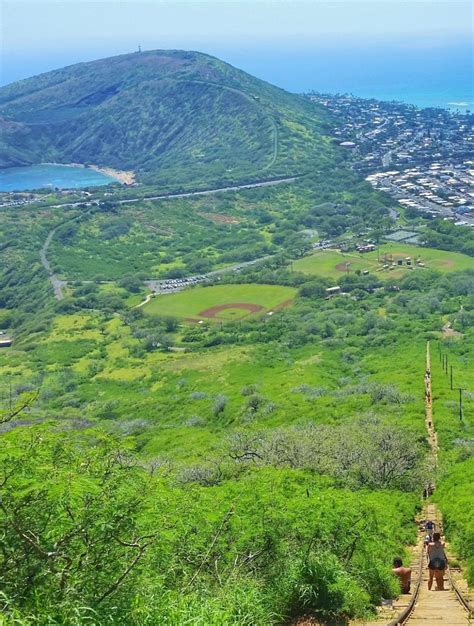 Koko Head Hike stairs with view of Hanauma Bay and ridge trail, Oahu ...