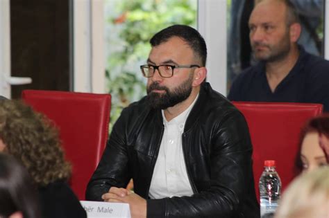 Pogradec Këshilltari i Bashkisë çon rrogën për familjet në nevojë