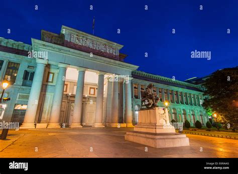 Night view of the facade of Museo del Prado with bronze statue of Stock ...