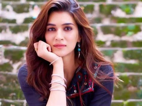 Kriti Sanon Pankaj Tripathi New Movie Mimi Trailer Out