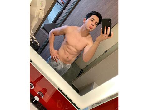 Look Alden Richards Teases Fans With Shirtless Photos Gma Entertainment