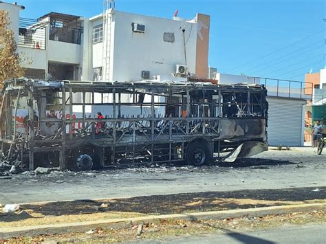 Se incendia camión urbano en fraccionamiento Zona Dorada