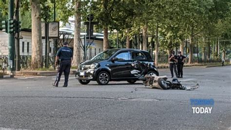 Incidente In Corso Unione Sovietica Angolo Via Monte Pasubio Scontro