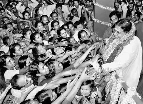 hugs amma returns  america la yoga magazine ayurveda health