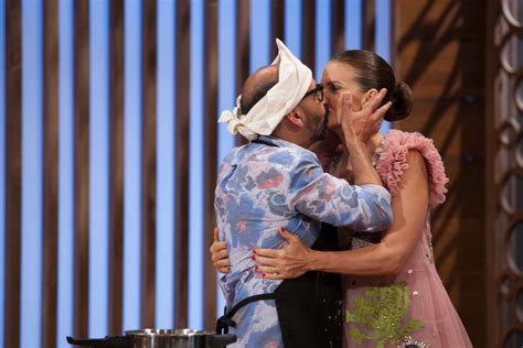 El Despiporre De Besos Apasionados En Masterchef Celebrity