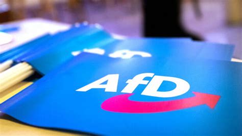 Umfrage AfD ist in Ostdeutschland deutlich stärkste Kraft