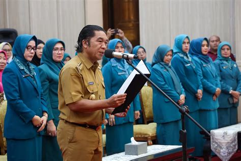 Ketua Pembina Posyandu Provinsi Banten Tine Al Muktabar Kukuhkan Ketua