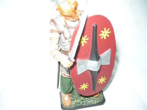 Figurine En Plomb Guerrier Gaulois En Armure Celtique Du IIIe IIe S